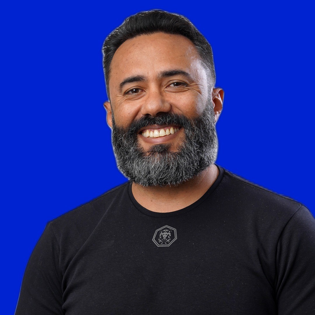 Retrato de Seles Oliveira sorrindo